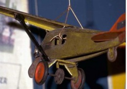 Mais si maman , je VEUX l'avion ! …