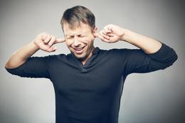 Dieu fait-il la sourde oreille ?