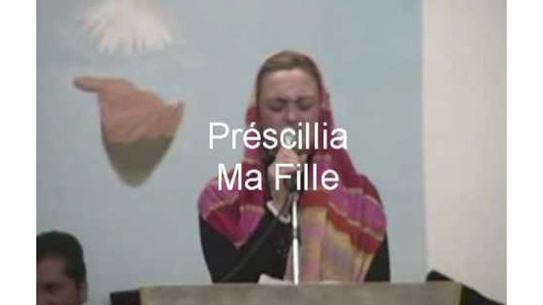 Ma Fille Préscillia chante un beau cantique