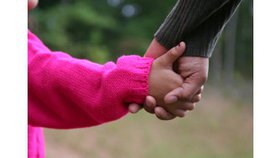 Nous les jeunes, en pleine fréquentation, avons-nous le droit de nous embrasser?