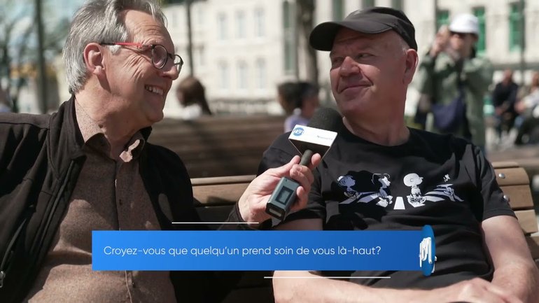 Beaucoup se demandent s'il y a quelqu'un veille sur nous là-haut ?