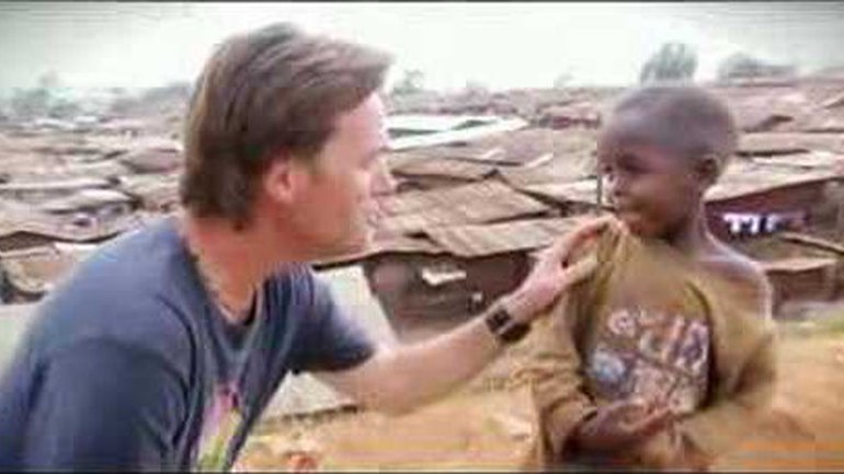 Mickael W. Smith au coeur d'un bidonville du Kenya