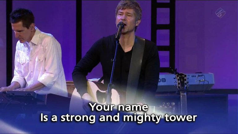 Ton nom - Anglais Your name - Paul Baloche - Live Eglise Saddleback