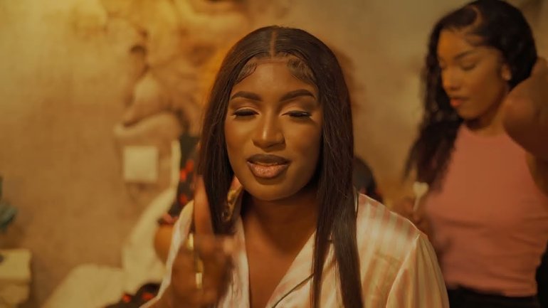 Kizzy Grâce - Dis moi comment? (Clip officiel)