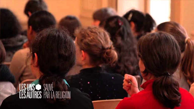Les uns les autres - Se tourner vers la religion