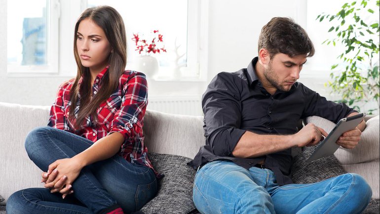 Votre couple est peut-être en danger : 6 utilisations à risque des réseaux sociaux