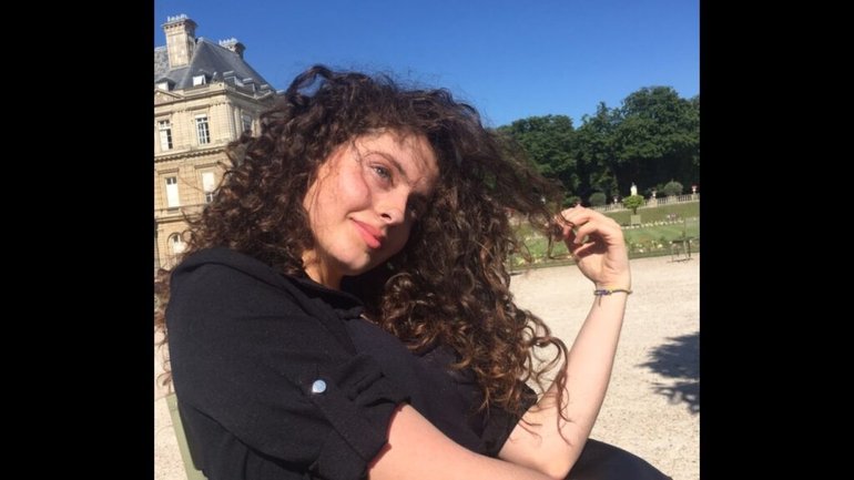 Son regard a croisé le mien