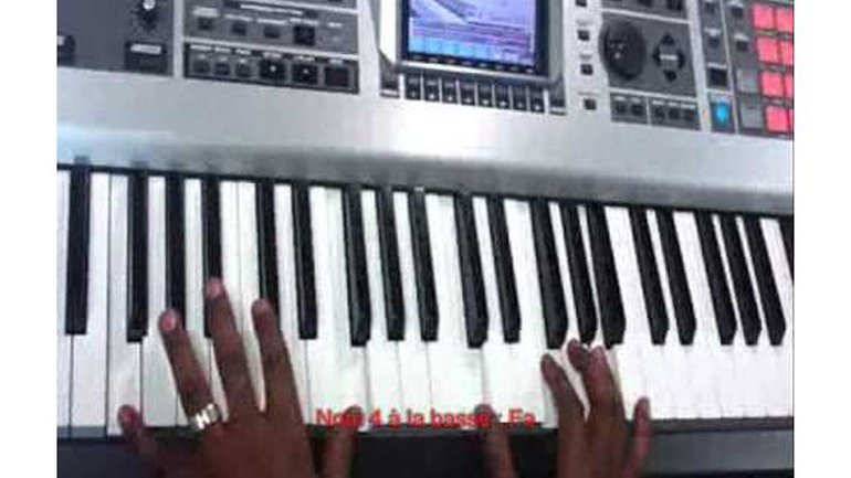 Paul's piano - Comment jouer au piano Now behold the Lamb (3)