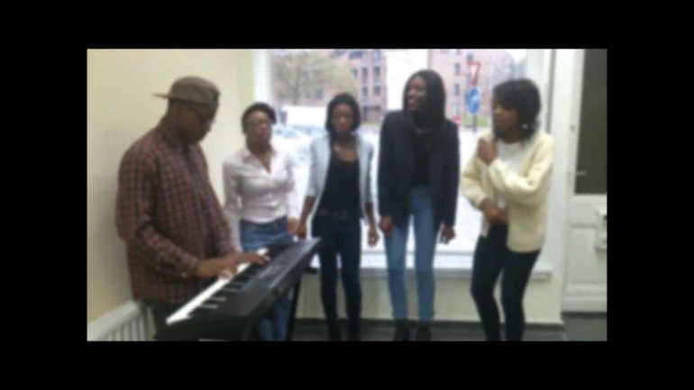 Le groupe de gospel Fraiche Rosée se présente