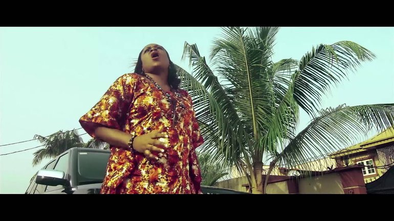 SINACH - I KNOW WHO I AM (official video)