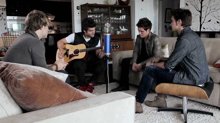 "Can't Get Over You" Acoustic Performance