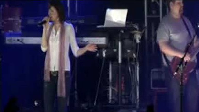 Kim Walker - Holy